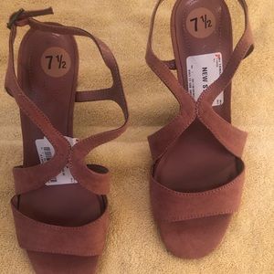 Bandolino medium heel